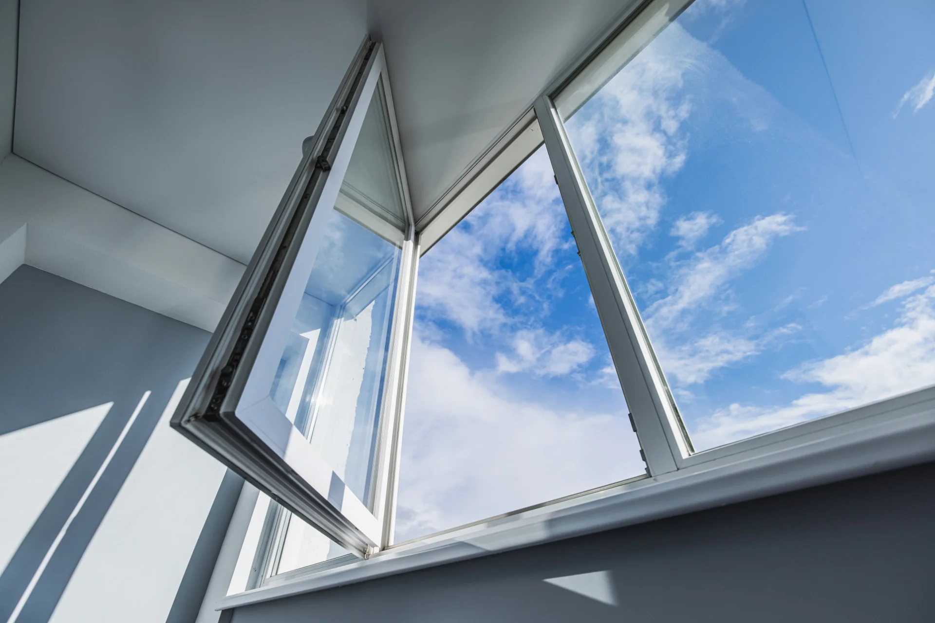 VLX 80 Casement Window in Las Vegas, NV | Viewlux Windows And Doors Las Vegas — detail 1